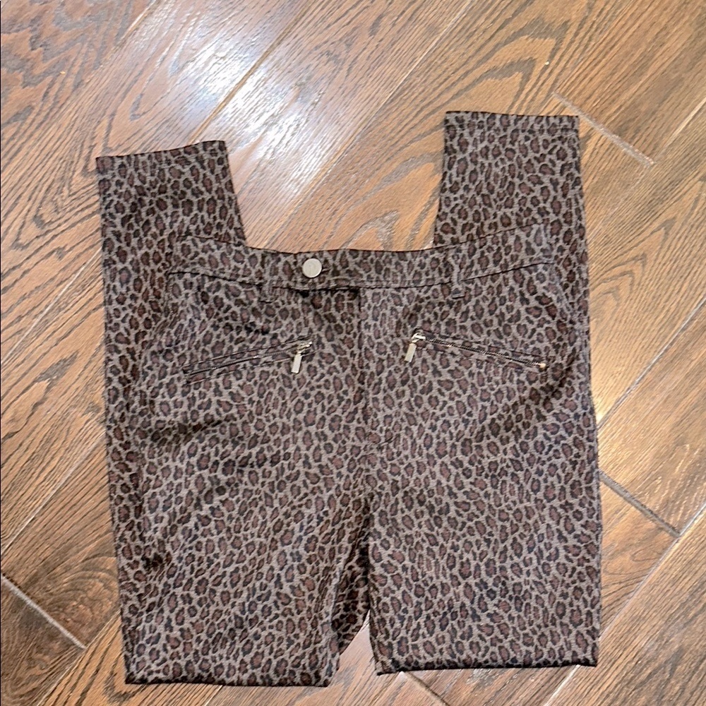 Simply Vera Vera Wang Brown skinny pants with Leopard Print size small